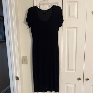 Black Midi Knit Sheath Dress with Scoop Neck and Short Sleeves
